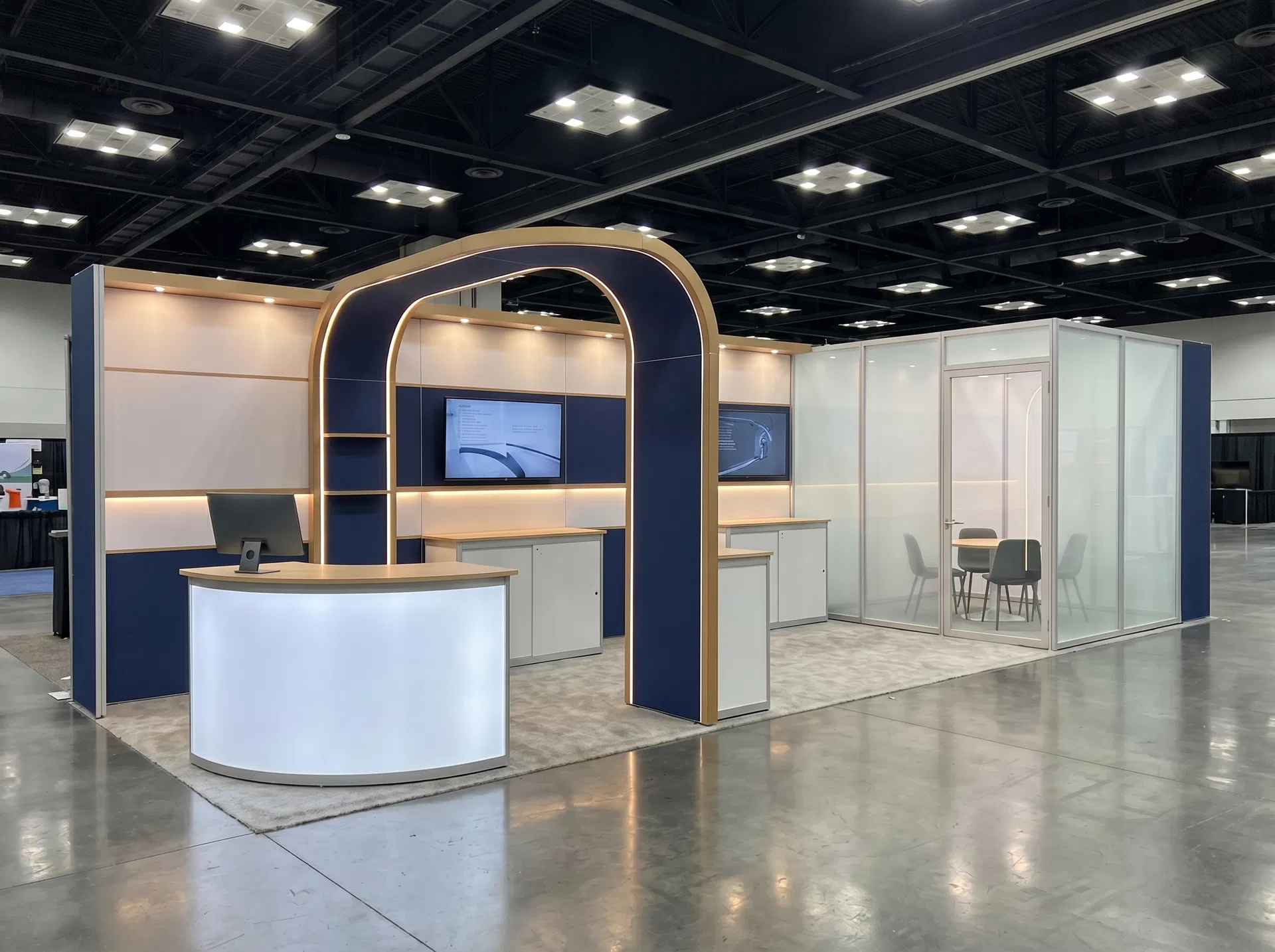 10x30 trade show exhibit rental — enclosed strategy suite design