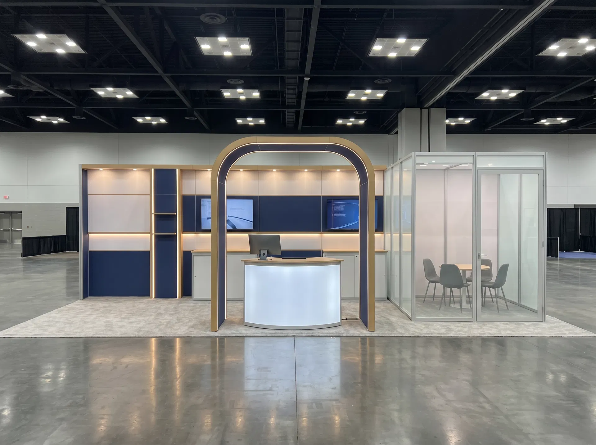 10x30 trade show exhibit rental — enclosed strategy suite design
